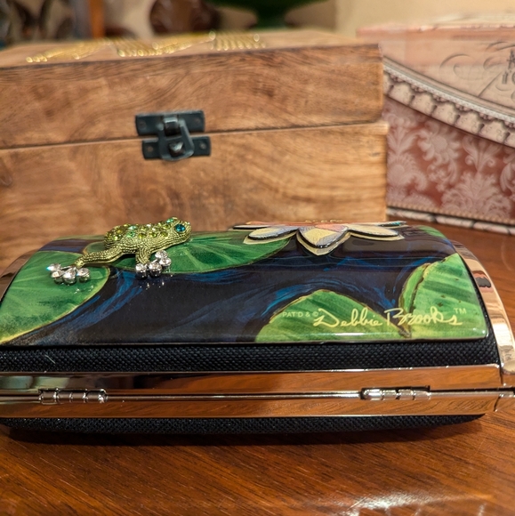 Debbie Brooks New York Swarovski Crystal Frog and Lily clutch - Picture 4 of 14